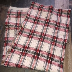 LUXURIOUS! NWOT 424 & 5th super soft scarf / wrap